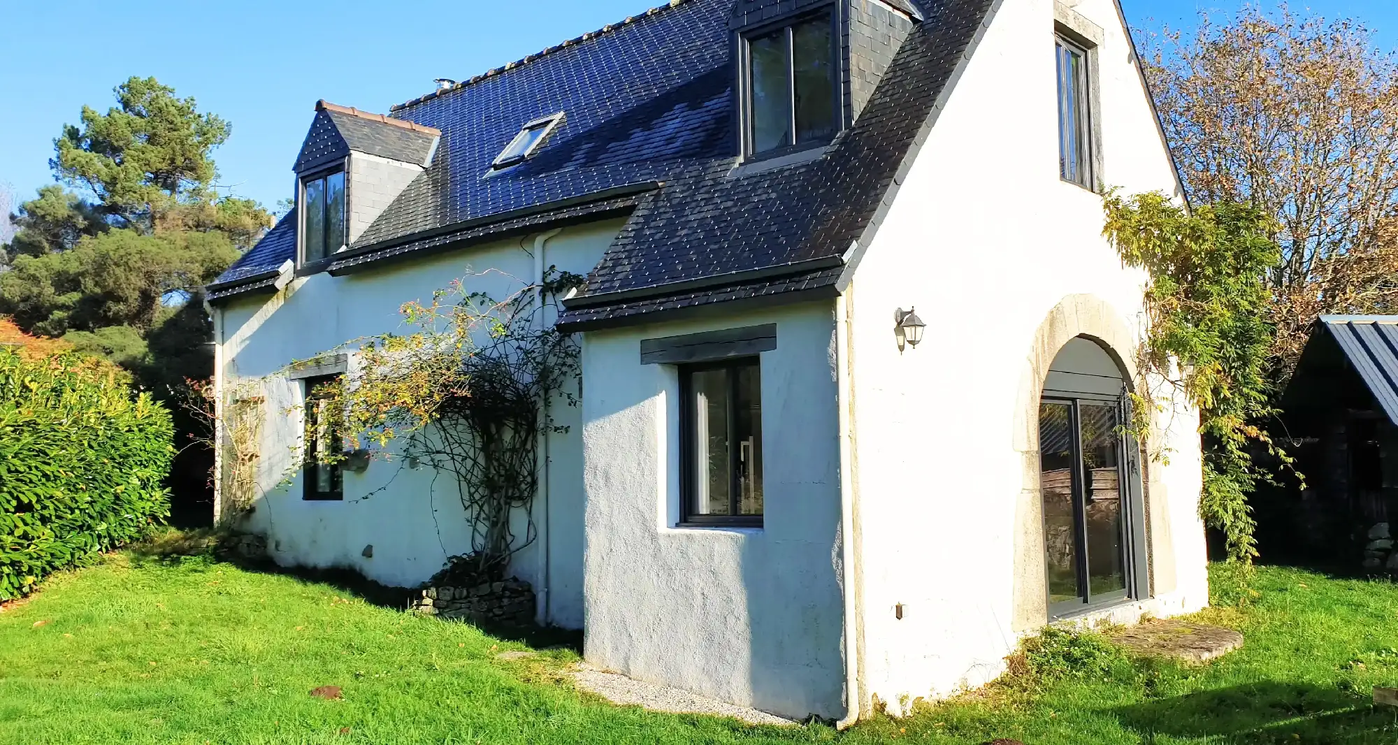 Façade du gîte Gwelva à Graine et Plénitude – location 4-6 personnes en Bretagne